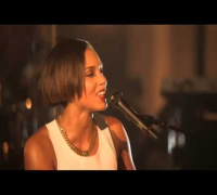 Alicia Keys -- Fallin (Live At Manchester Cathedral)