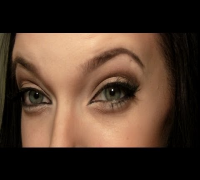 Angelina Jolie Dramatic Cat eye makeup
