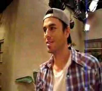 Enrique backstage on the set of Two and a Half Men