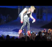 Justin Bieber puts iphone in his pants - Believe Tour Newark NJ