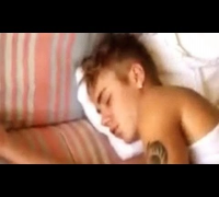 Justin Bieber sleeping filmed by a Girl in Brasil (REAL and ORIGINAL VIDEO)