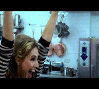 Kelly Brook doing well in the Kitchen - Gordon Ramsay