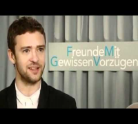 ‪Mila Kunis & Justin Timberlake hit Germany