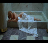 Milla Jovovich (waking up) Resident Evil