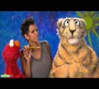 Sesame Street: Halle Berry and Elmo - Nibble