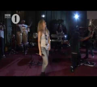 Shakira - "Hips Don't Lie" @  Live Lounge. BBC Radio One 2009