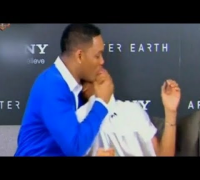 Will Smith besa en la boca a su hijo Jaden en televisión